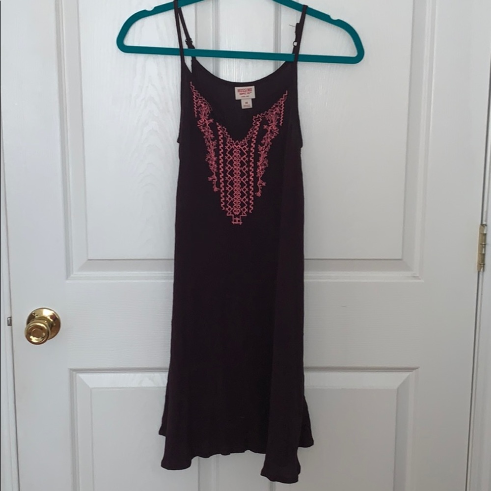 Embroidered shift dress